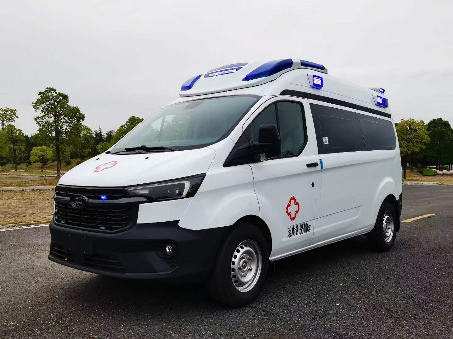 江鈴福特新全順V362轉(zhuǎn)運(yùn)型救護(hù)車