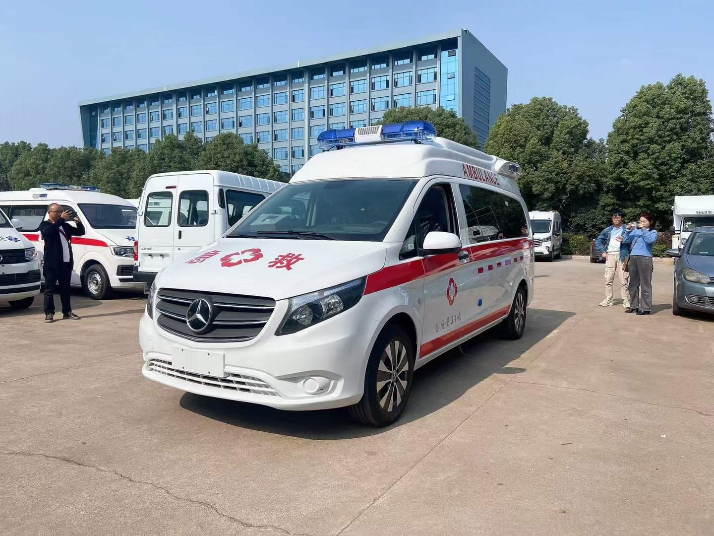 奔馳威霆負(fù)壓救護(hù)車
