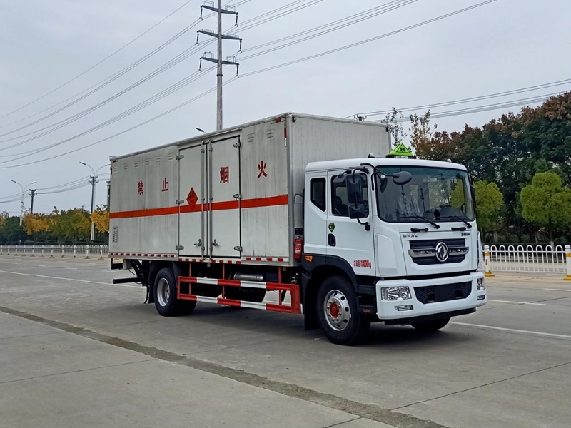 東風(fēng)6.8米D9爆破器材運輸車