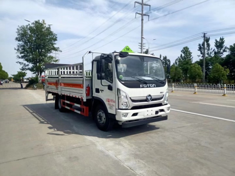 福田奧鈴5.2米氣瓶運(yùn)輸車