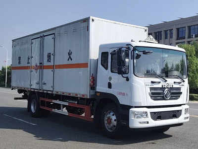 東風(fēng)D9 6米8易燃固體廂式運輸車