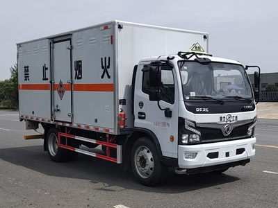 東風(fēng)福瑞卡5米1易燃固體廂式運輸車