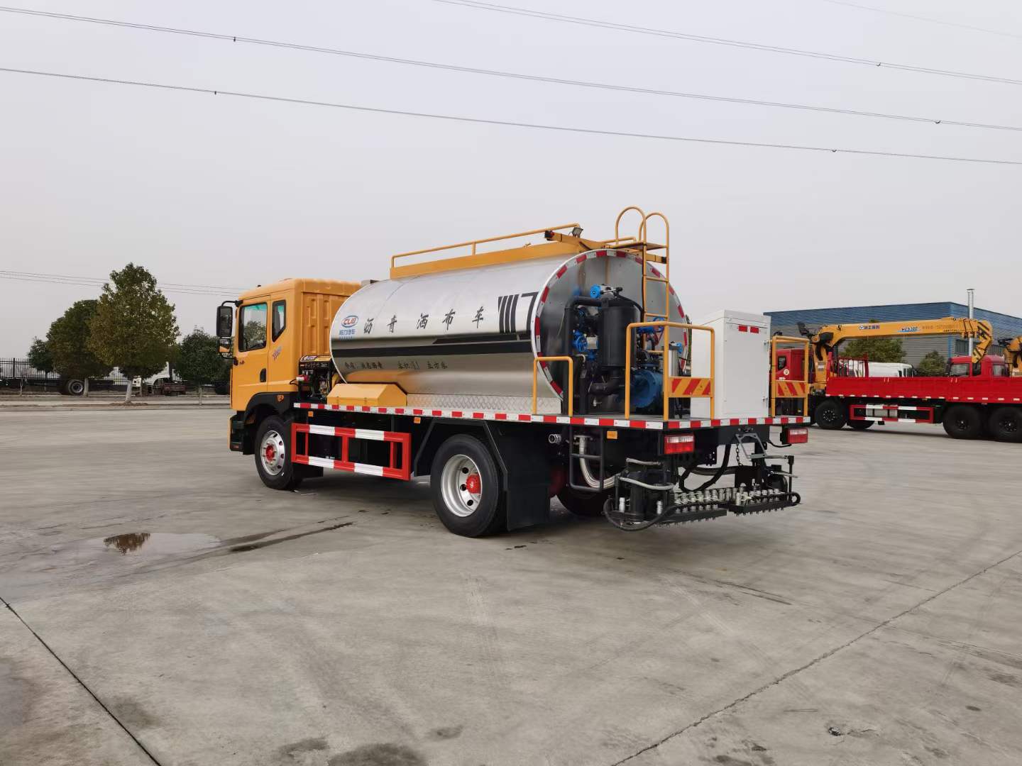 黃牌 東風(fēng)D9瀝青灑布車