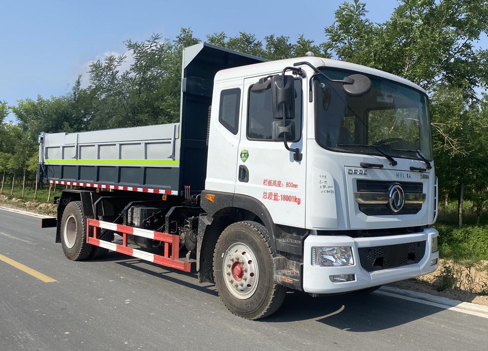 東風(fēng)多利卡牌污泥自卸車
