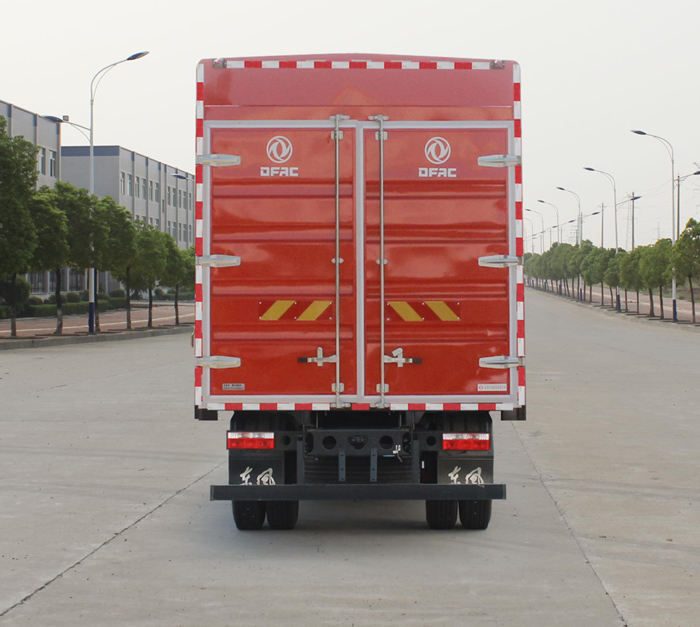 東風(fēng)牌倉(cāng)柵式運(yùn)輸車
