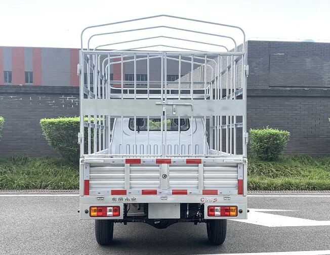 東風牌倉柵式運輸車