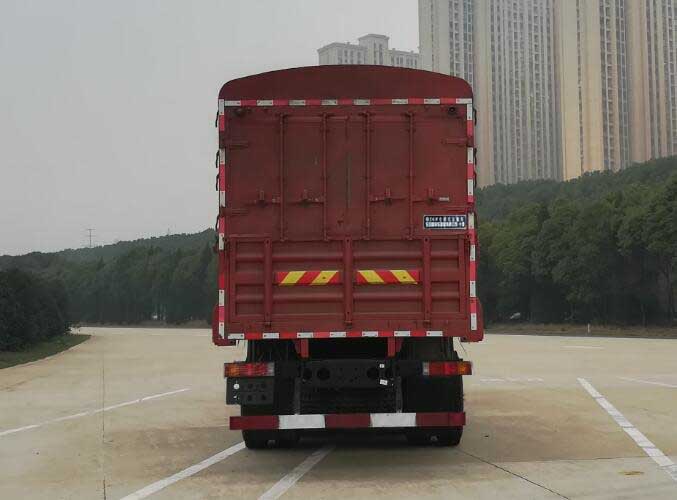 東風牌倉柵式運輸車